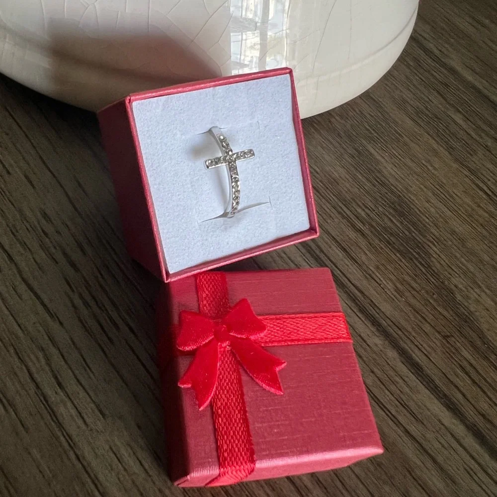 Gorgeous Cross Ring